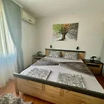 дани и мони Appartement *